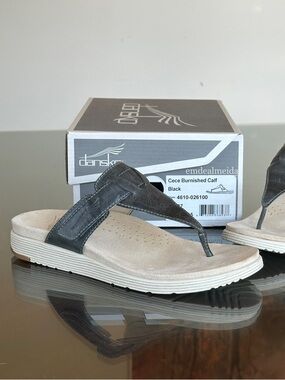 Dansko Cece Burnished Calf Black Flip Flops Sandals Size 37 4610-026100 11215